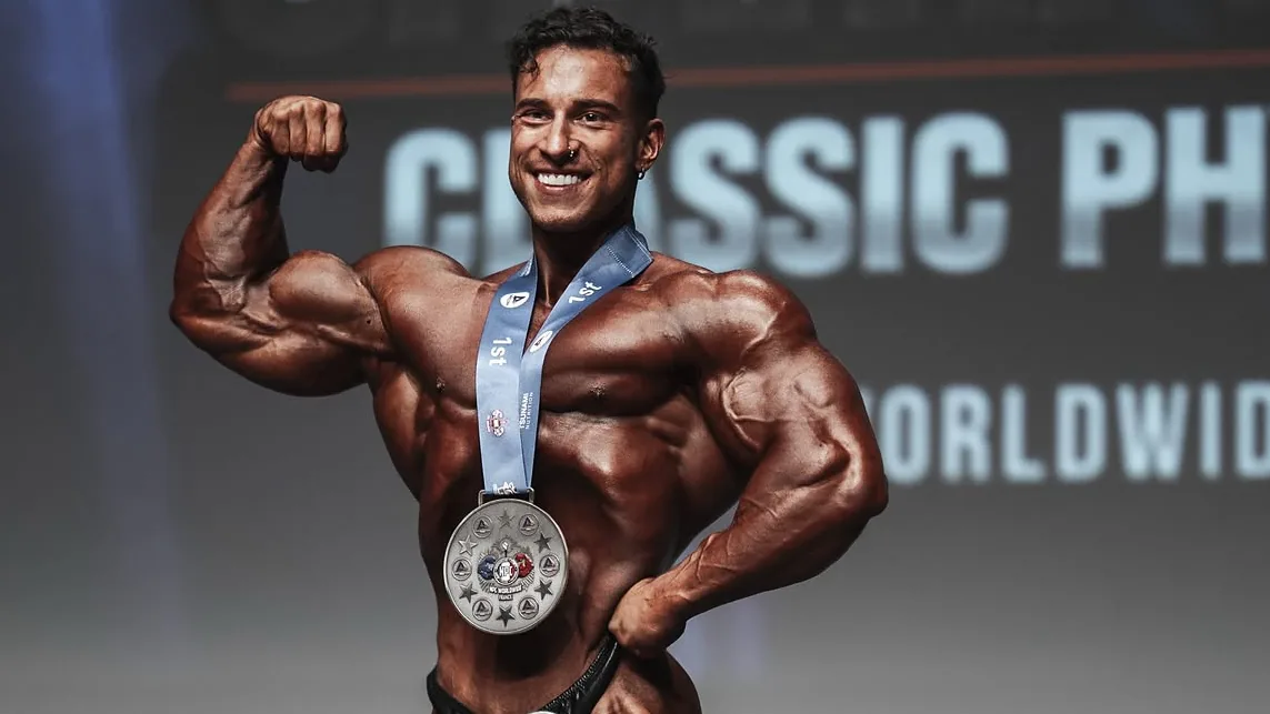 Андреа Маммоли выиграл Classic Physique в Тулузе 3 октября